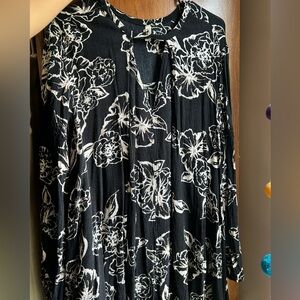 Free People long sleeve tunic with peep hole and button